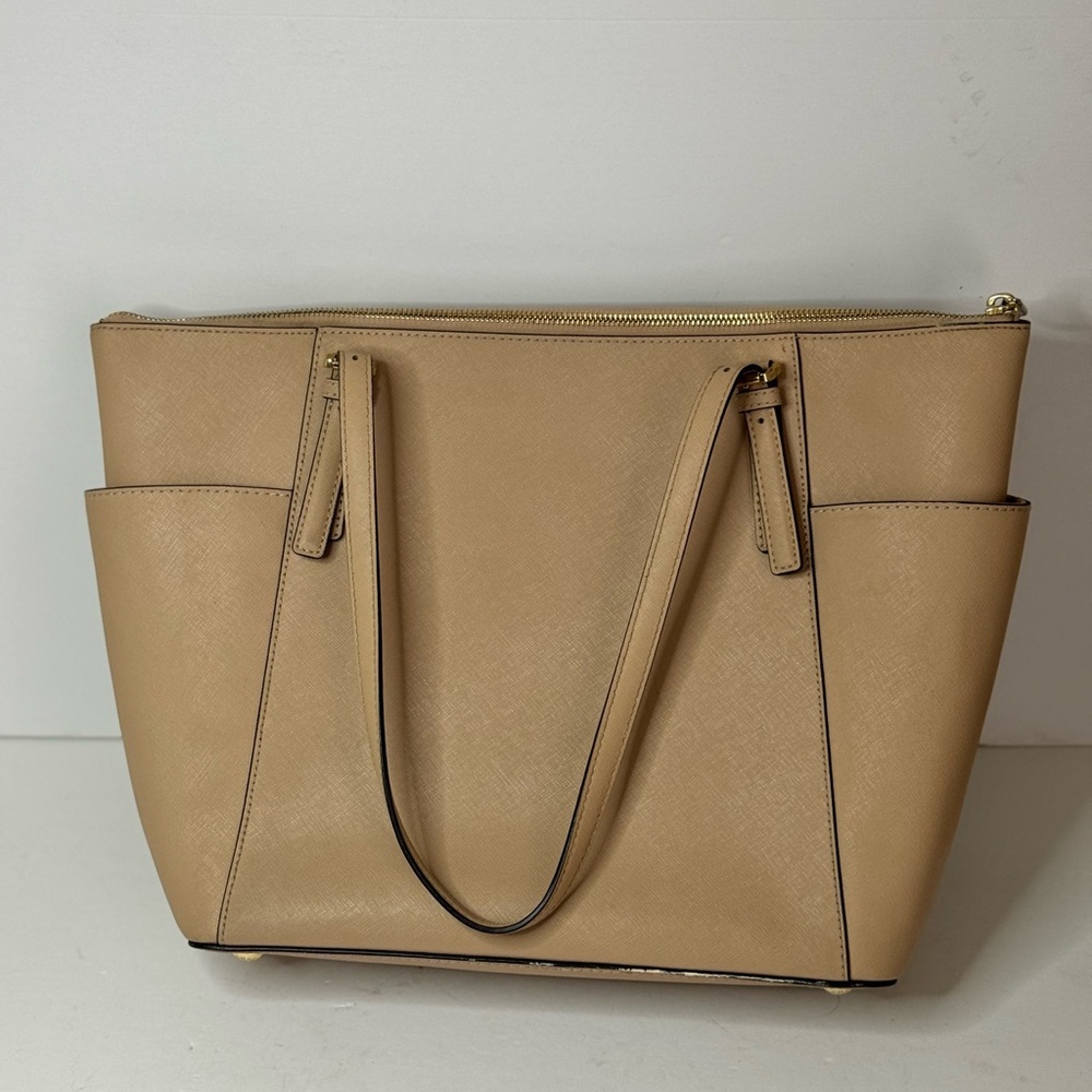 Michael Kors Jet Set Travel Large Tote Oyster Beige Saffiano Leather Top Zip Bag - Picture 4 of 15